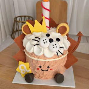Leo Horoscope Jellycat Style Birthday Cake with fondant lion face, crown topper, textured cream, candle topper, and Leo zodiac symbol by The Cake Alchemy Puchong Selangor
